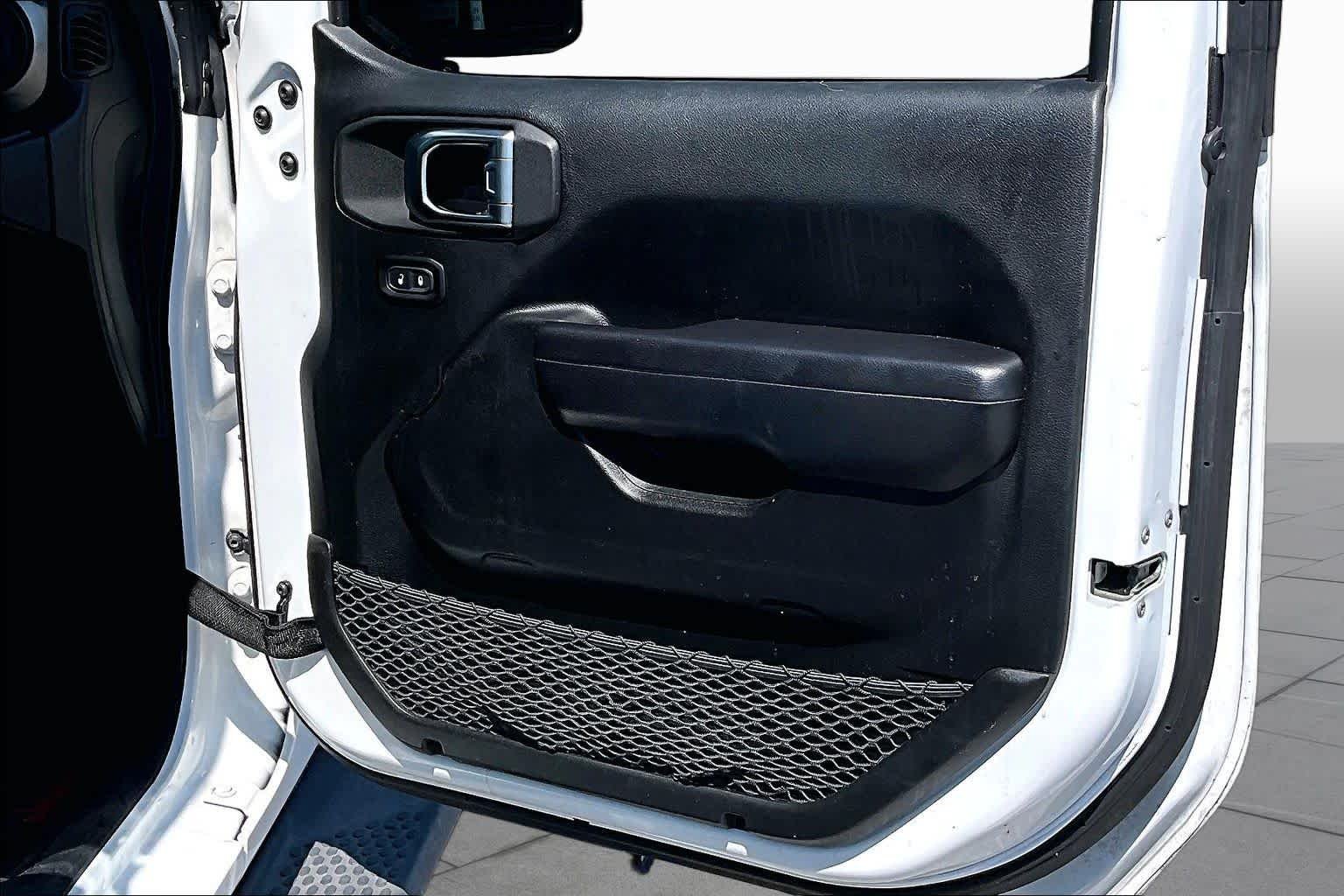 Used 2019 Bright White Clearcoat Jeep Sport S image 21