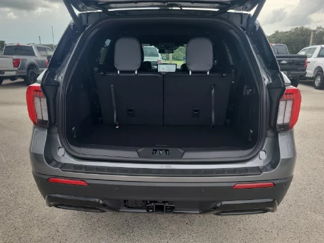 New 2027 Gray Metallic Ford ST-Line image 10