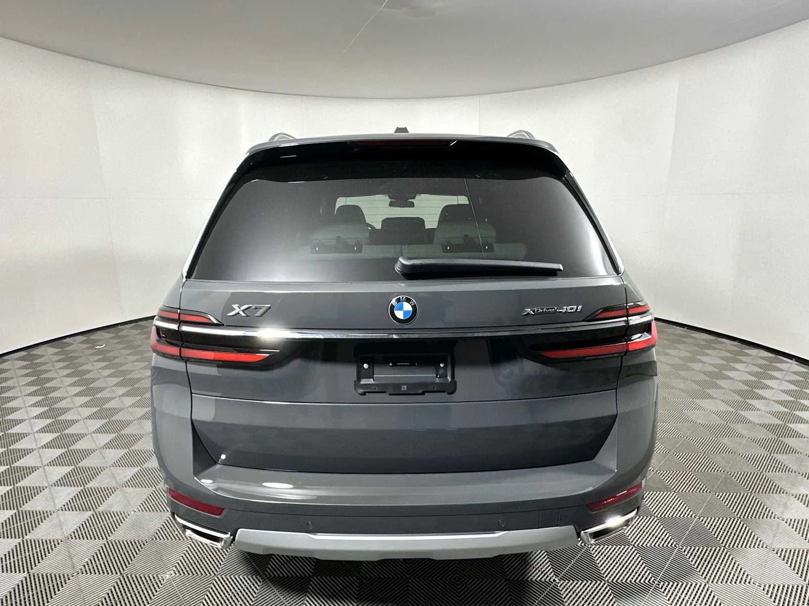 New 2026 Dravit Grey Metallic BMW xDrive40i image 2