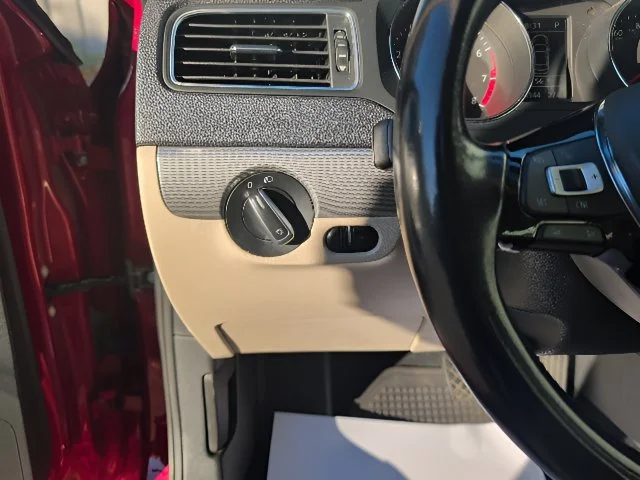 Used 2017 Red Volkswagen 1.4T SE image 18