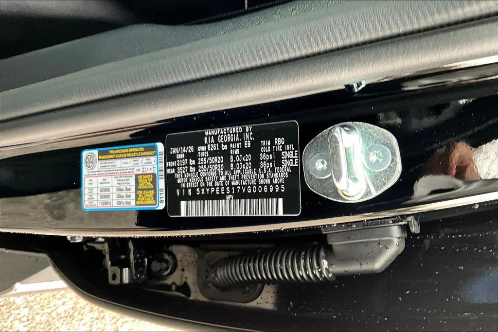 New 2027 Ebony Black Kia S image 8