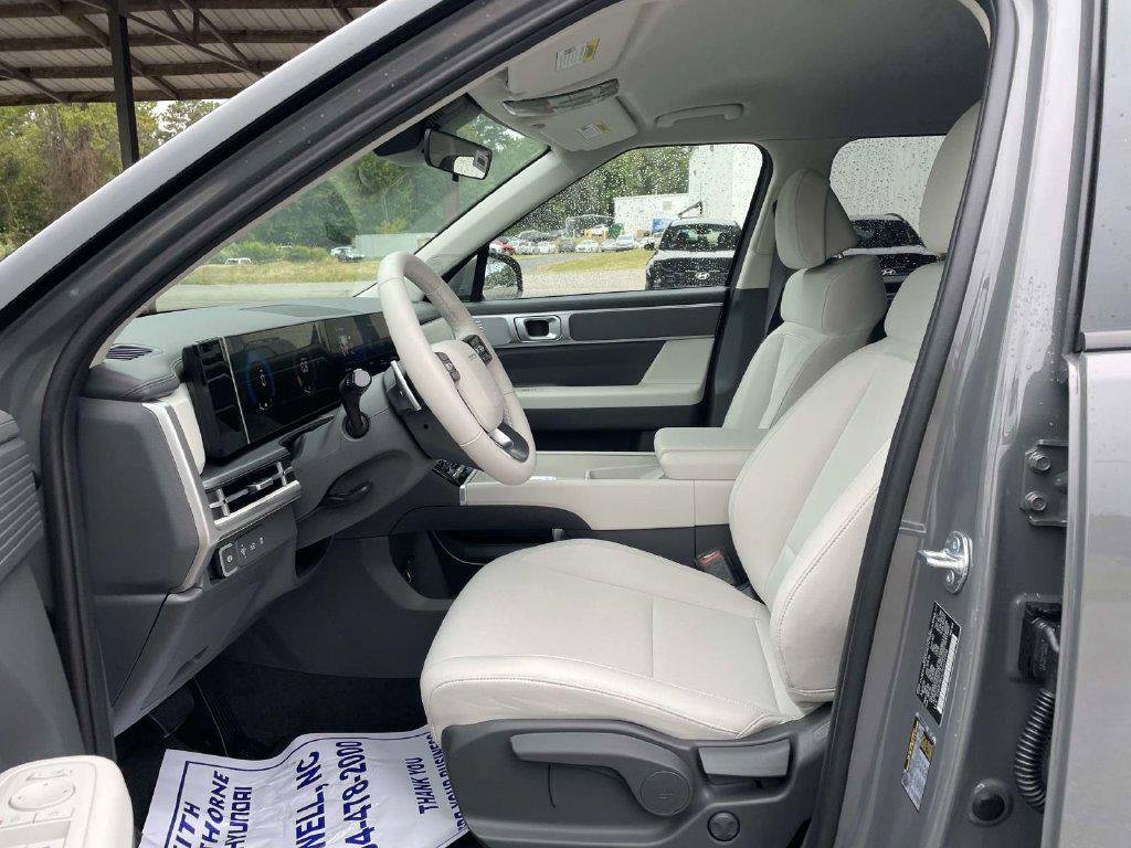 New 2027 Gray Hyundai SE FWD image 16