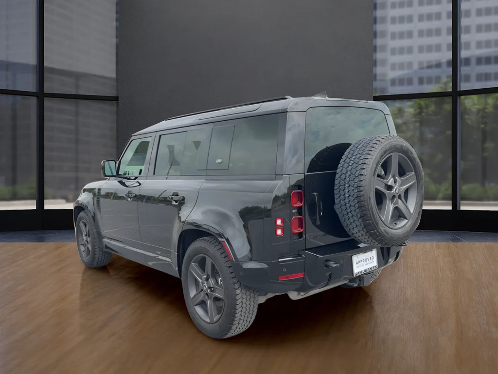 Used 2024  Land Rover X-Dynamic SE image 7