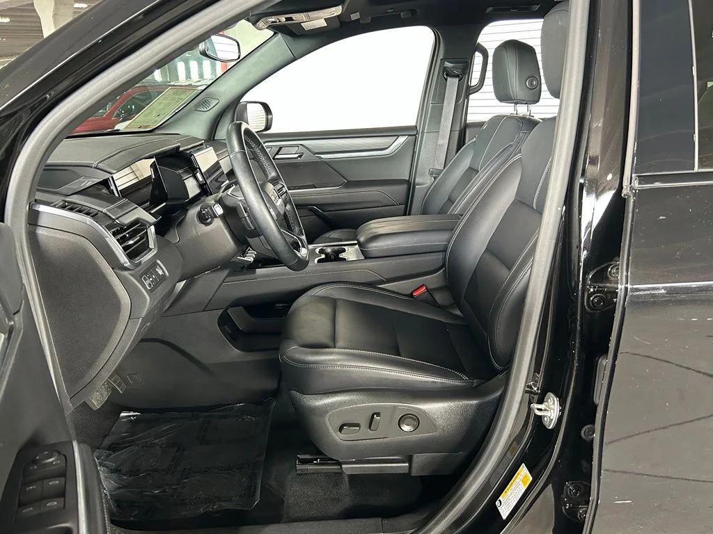 Used 2024 Ebony Twilight Metallic GMC Elevation image 13