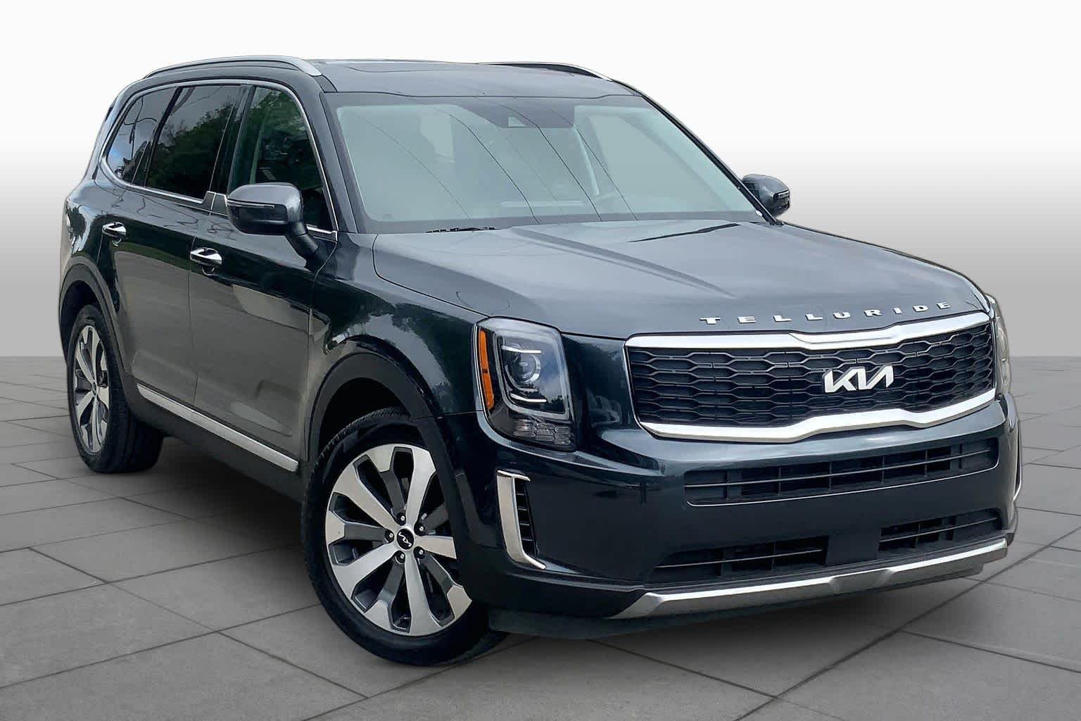 Used 2022 Gravity Grey Kia S image 3