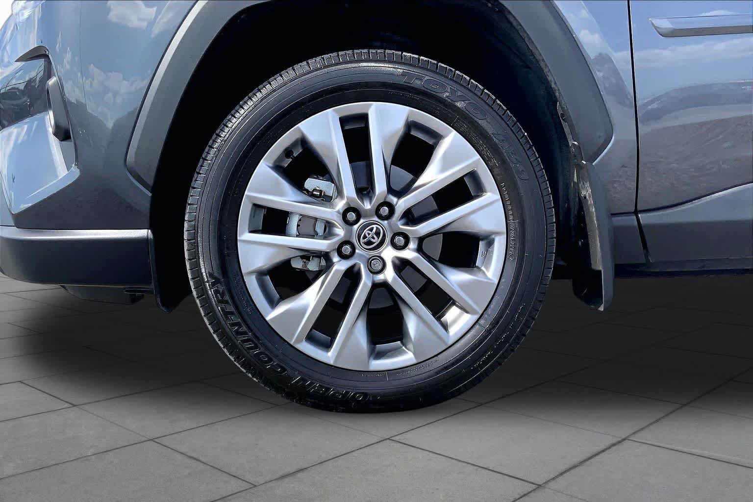 Used 2025 Magnetic Gray Metallic Toyota XLE Premium image 11