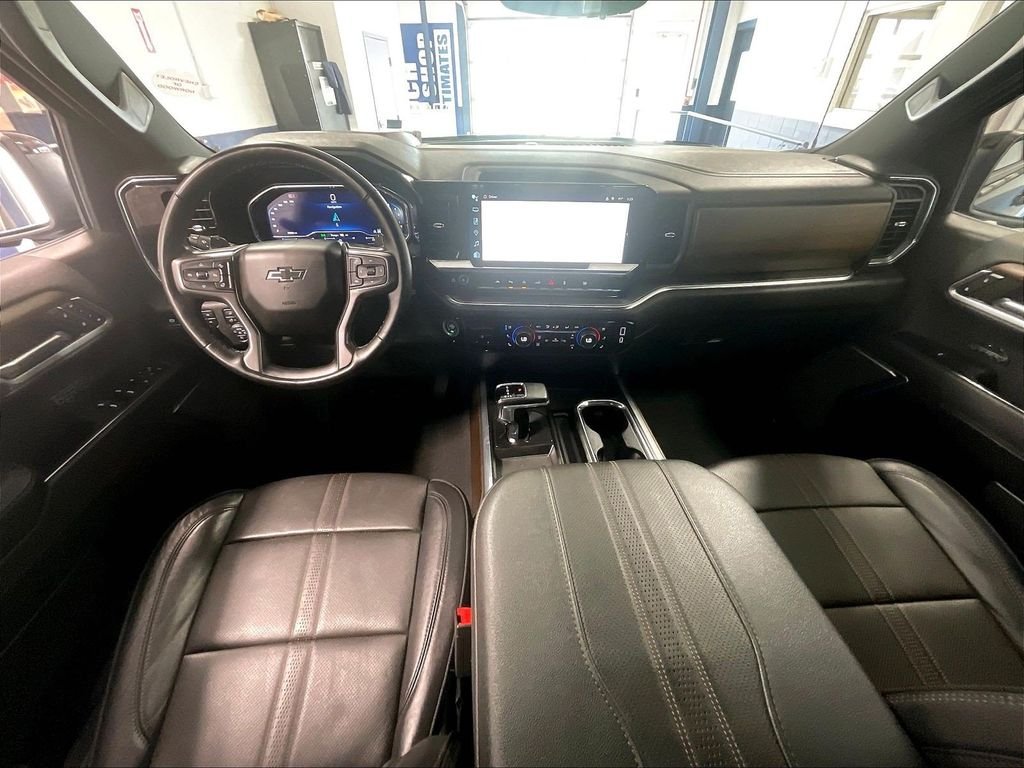 Used 2024 Black Chevrolet High Country image 21