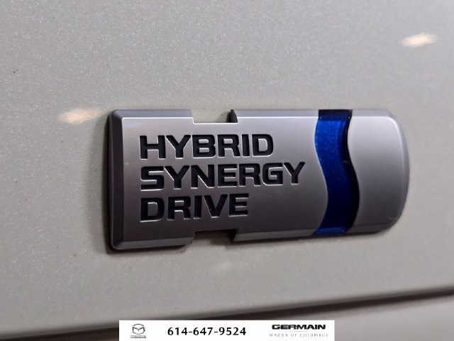 Used 2012 White Toyota Three image 16