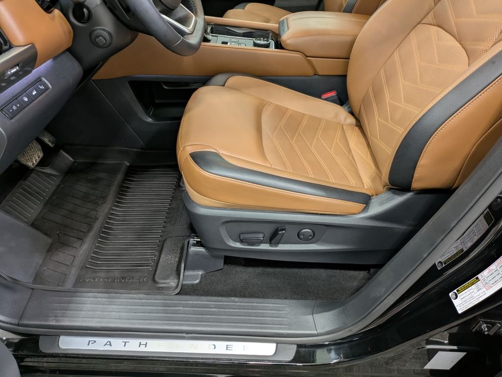 Used 2024 Black Nissan Platinum image 13