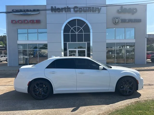 2022 Chrysler 300 S's photo
