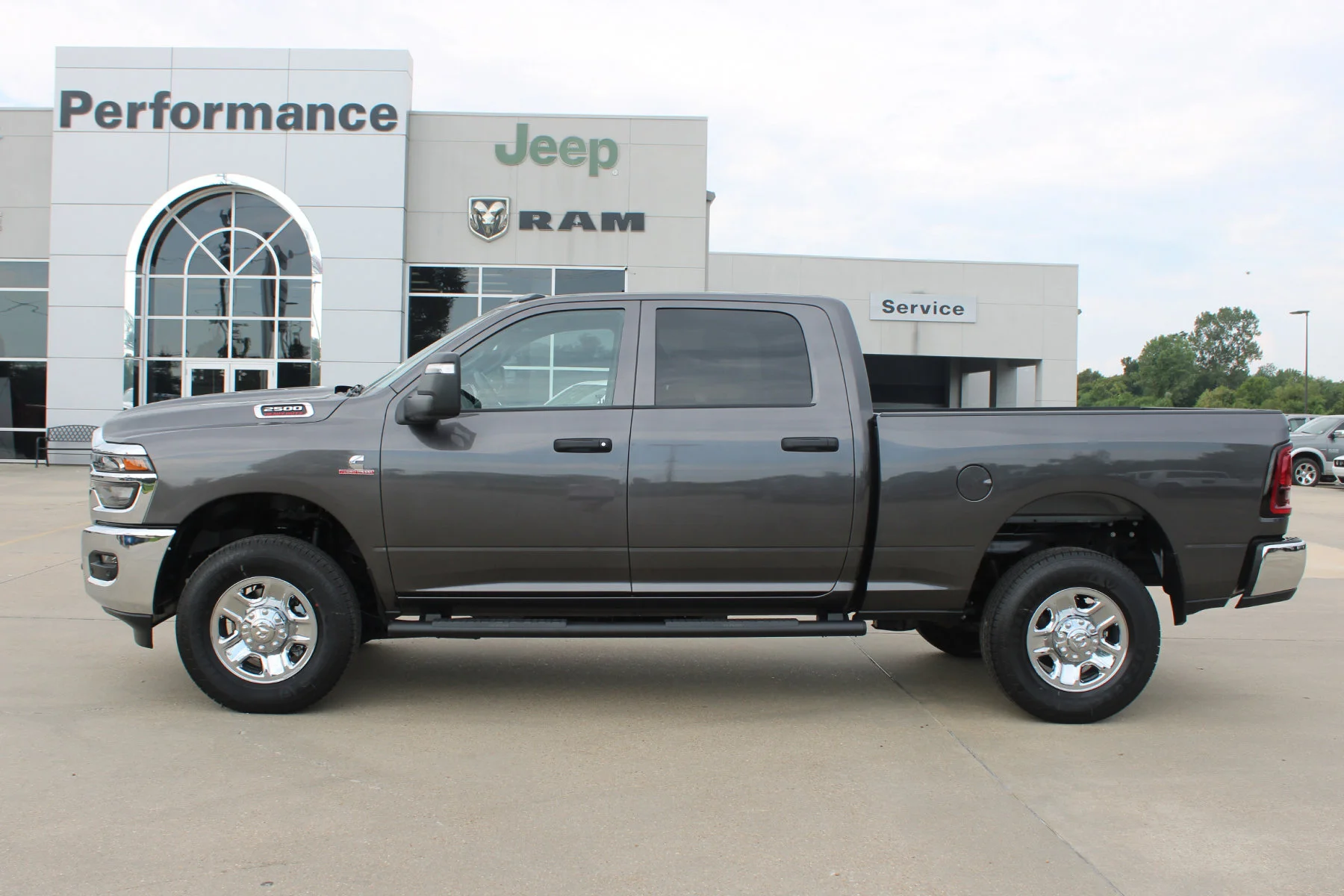 New 2026 Granite Crystal Metallic Clear-Coat Exterior Paint RAM Tradesman image 22