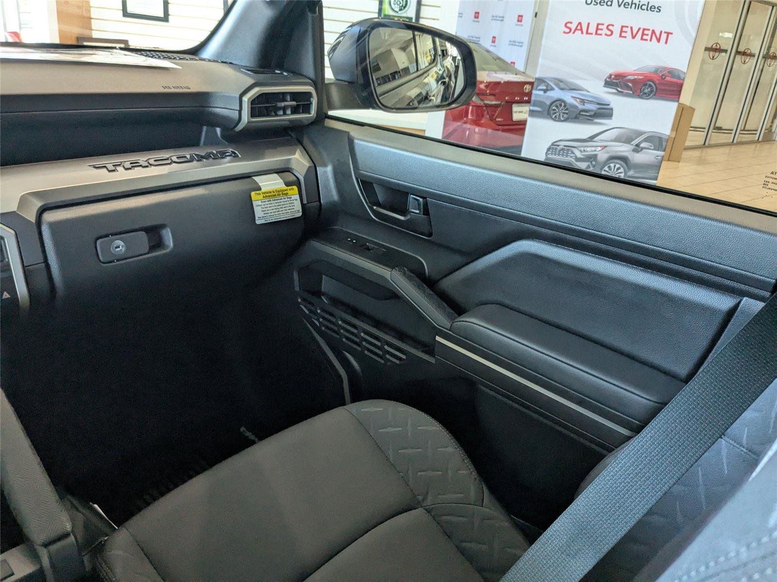 2025 Toyota Tacoma SR5 - Photo 9