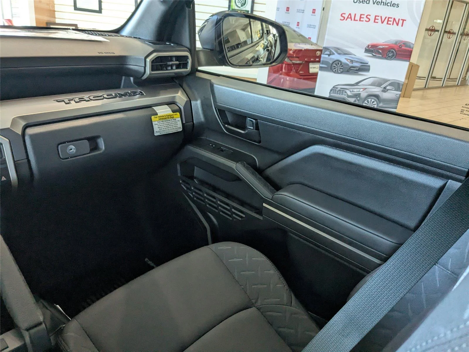 2025 Toyota Tacoma SR5 - Photo 9