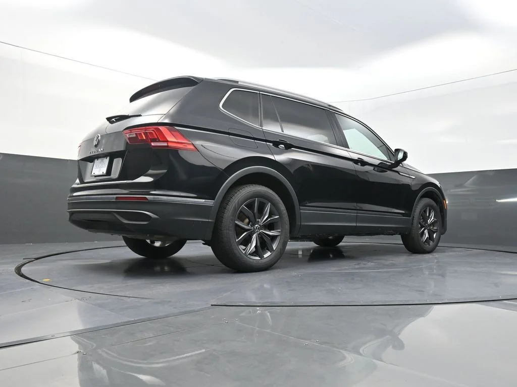 Used 2023 Black Volkswagen 2.0T SE image 27