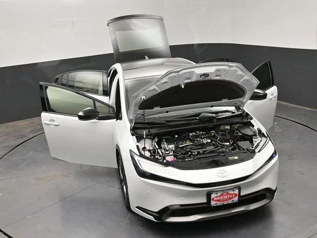 New 2026 Wind Chill Pearl <sup>1</sup> Toyota  XLE image 32