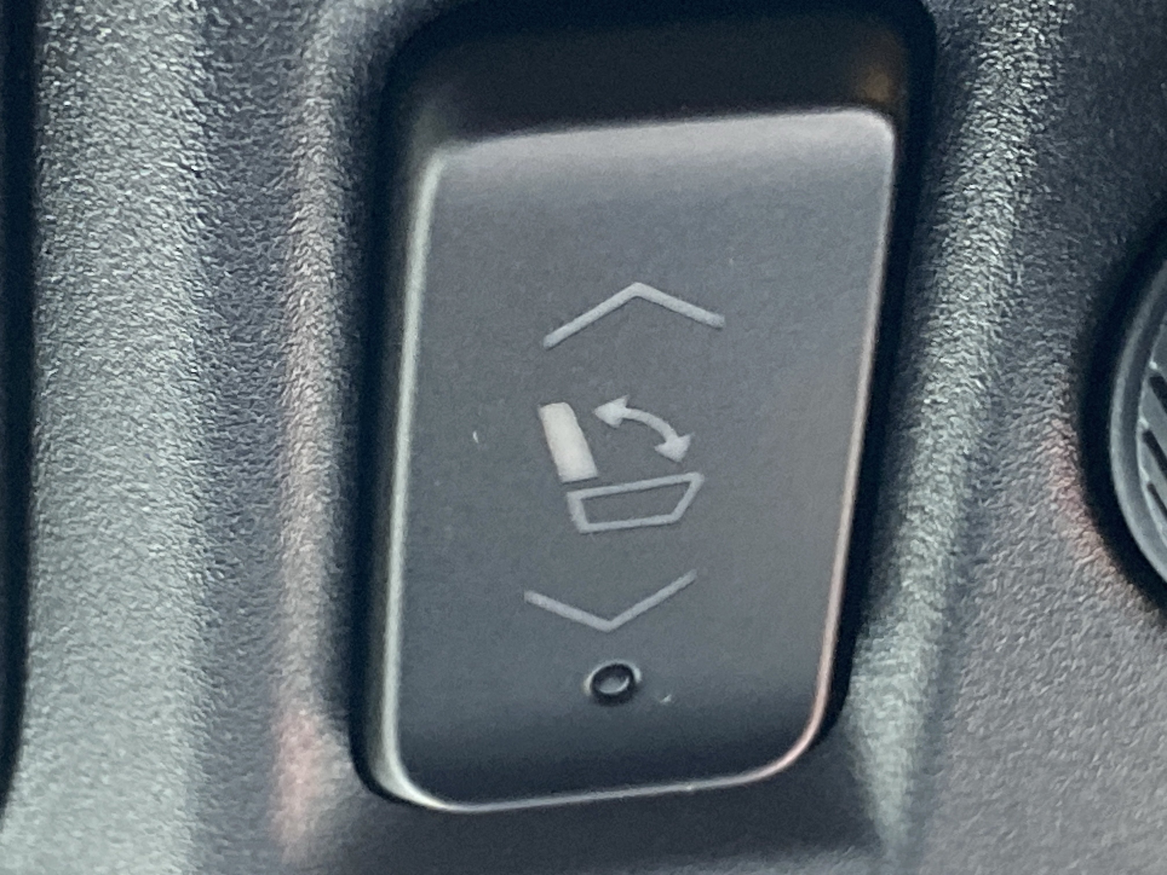 Used 2025 White Frost Tricoat GMC Denali image 32