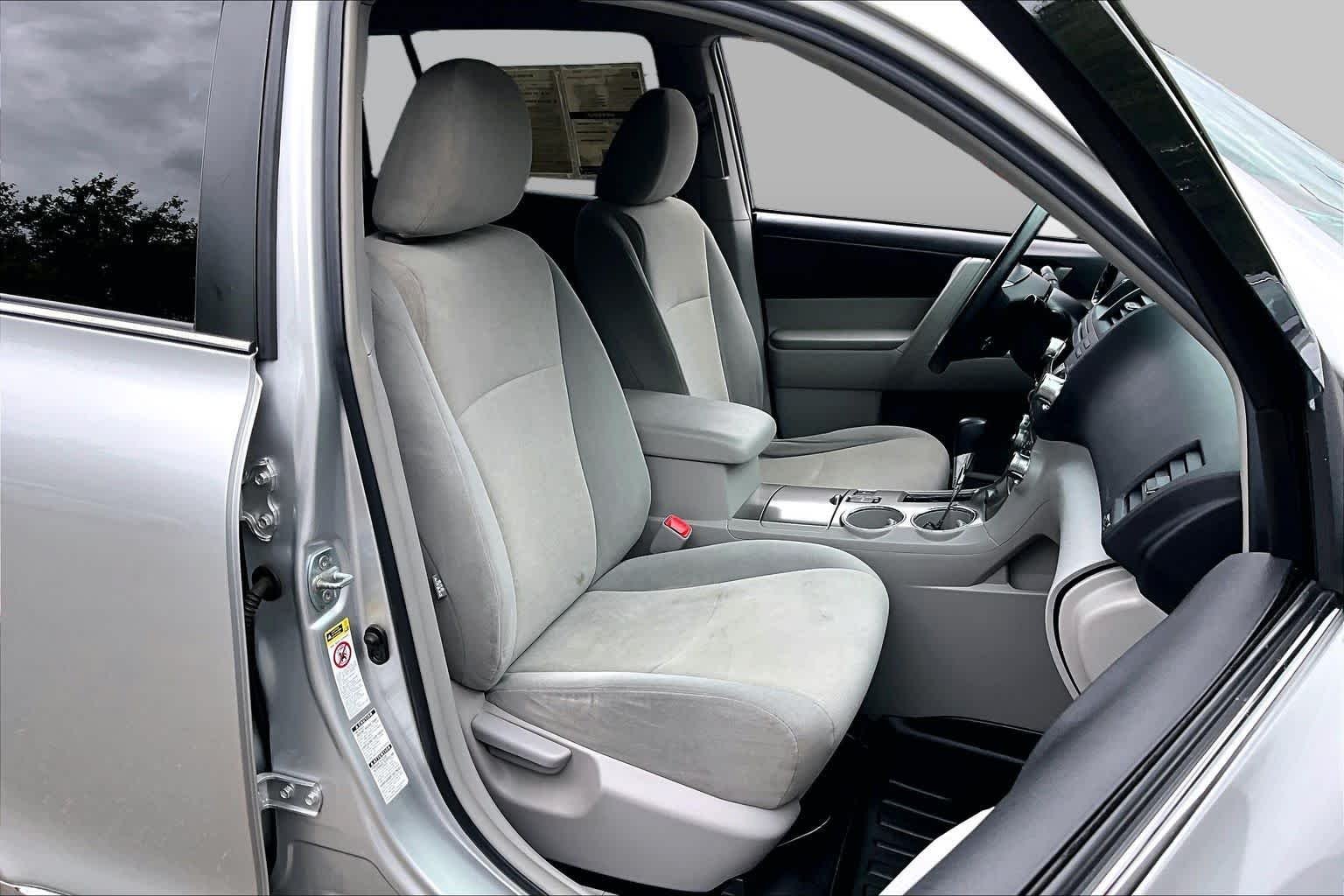Used 2012 Classic Silver Metallic Toyota  image 8