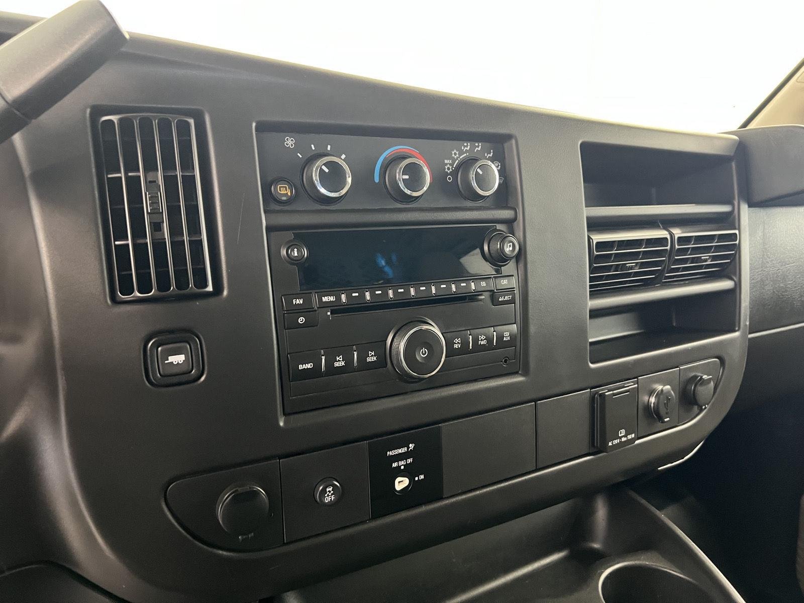 2018 GMC Savana Cargo Work Van - Photo 16