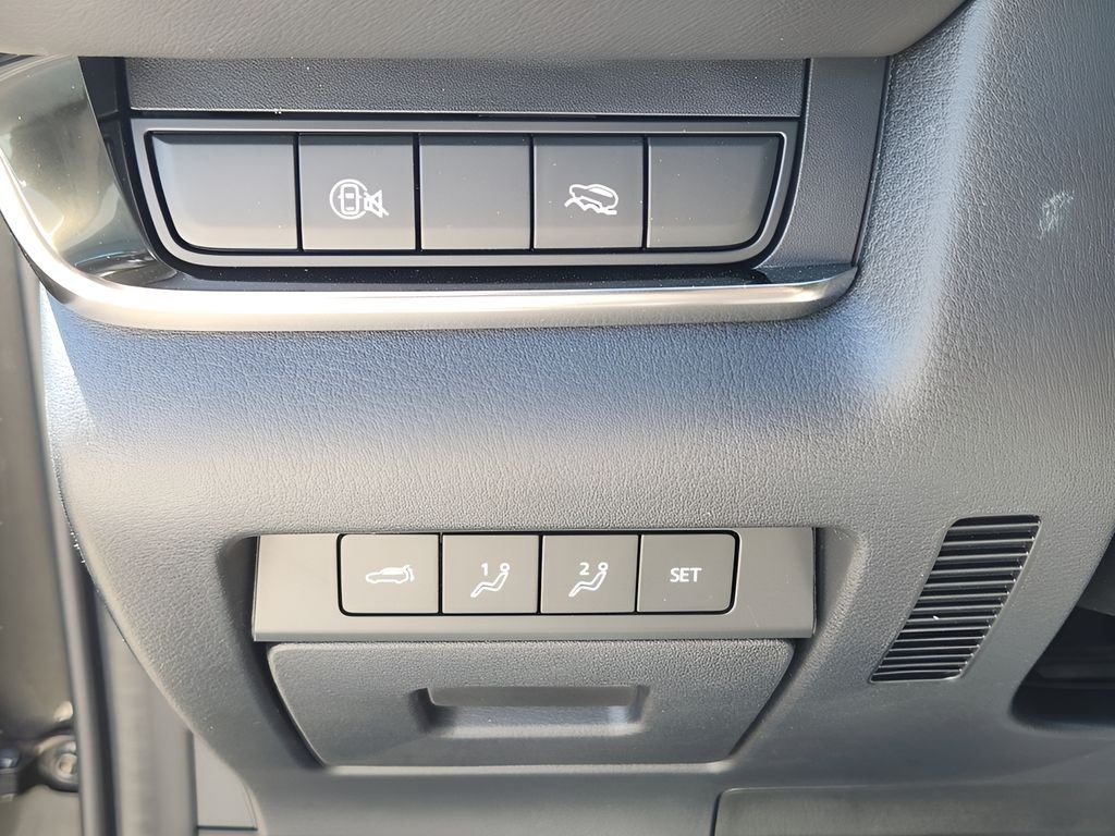 2025 Mazda CX-30 Premium - Photo 18