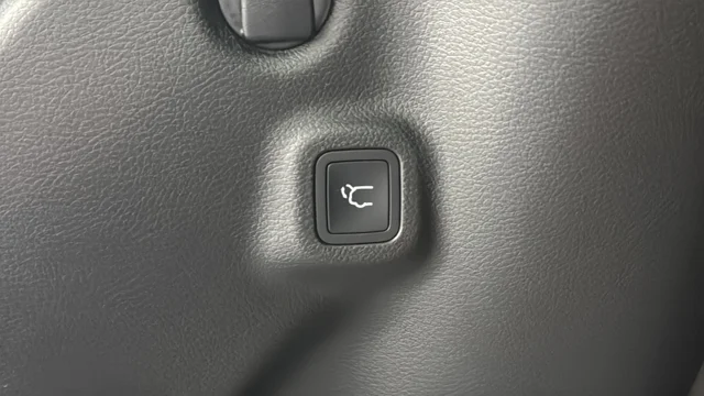New 2026 Diamond Black Crystal Pearlcoat Jeep Latitude image 28