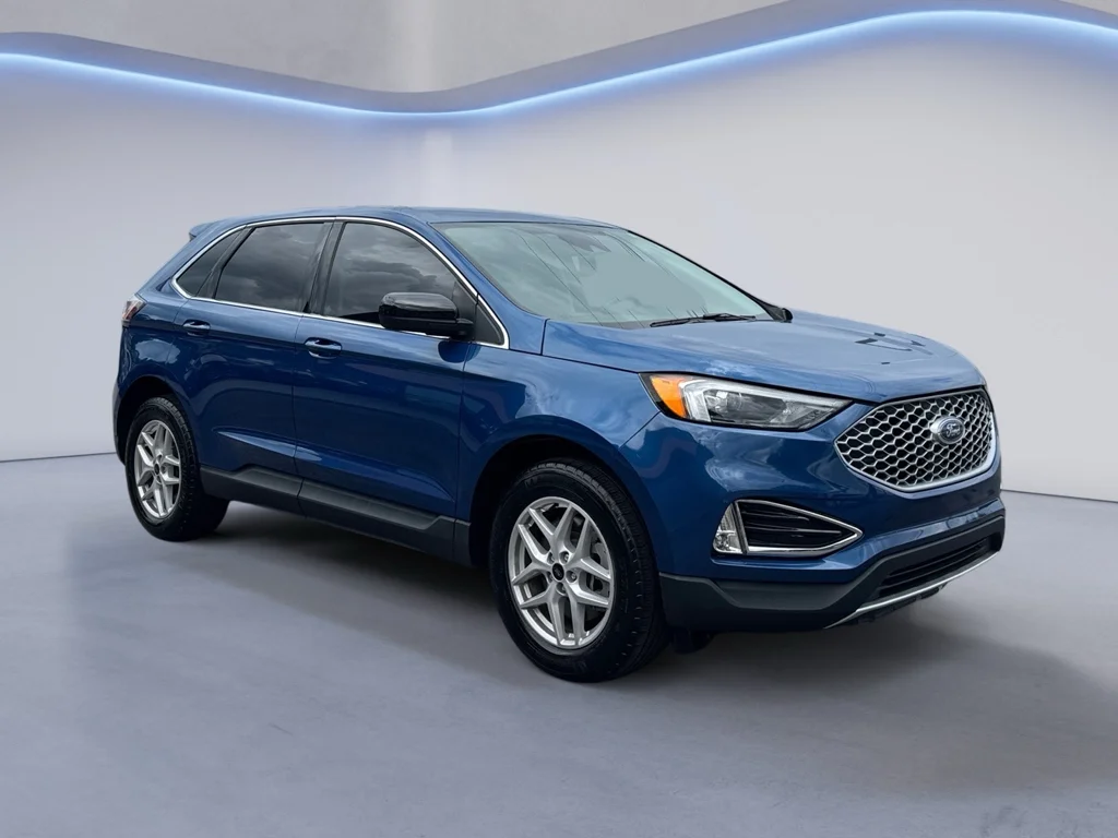 Used 2024 Blue Ford SEL image 1