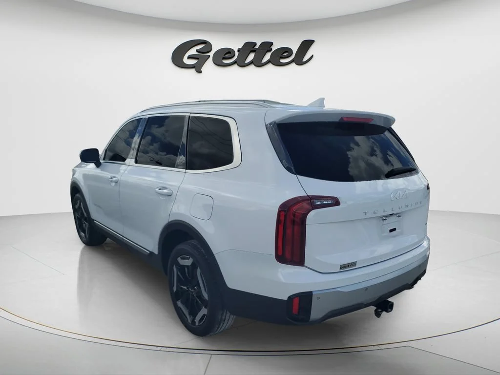 Used 2023 White Kia S image 5