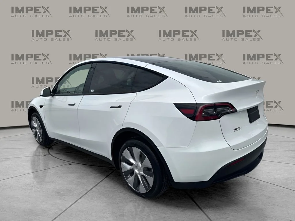 Used 2023 White Tesla Long Range image 3