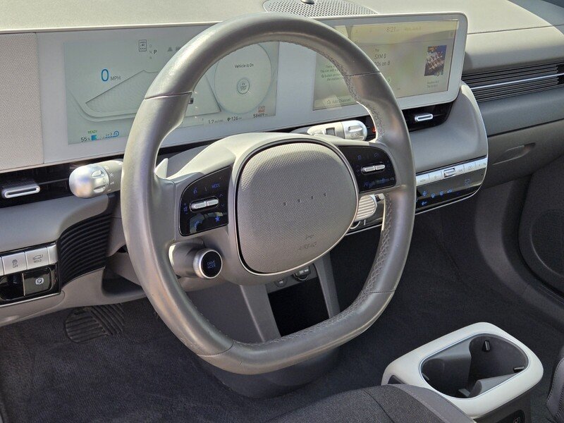 Used 2024 White HYUNDAI SEL RWD image 17