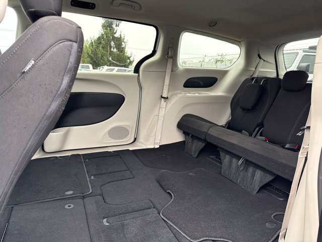 Used 2023 Bright White Clearcoat Chrysler LX image 10