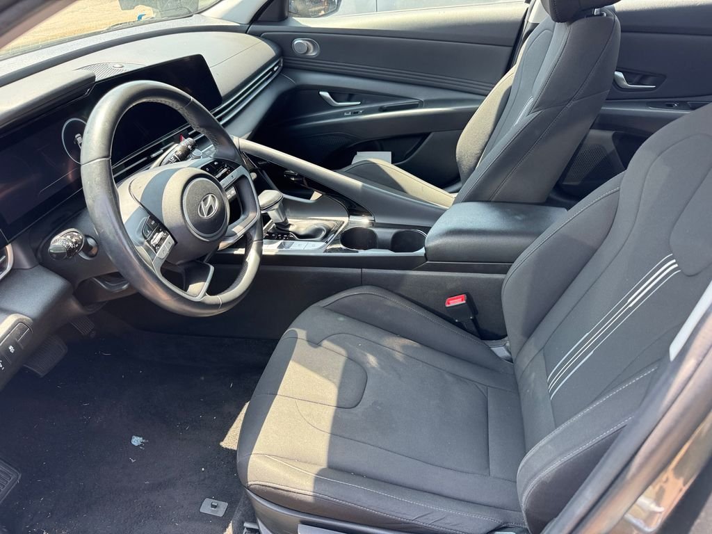 Used 2025 Gray Hyundai SEL Convenience image 7