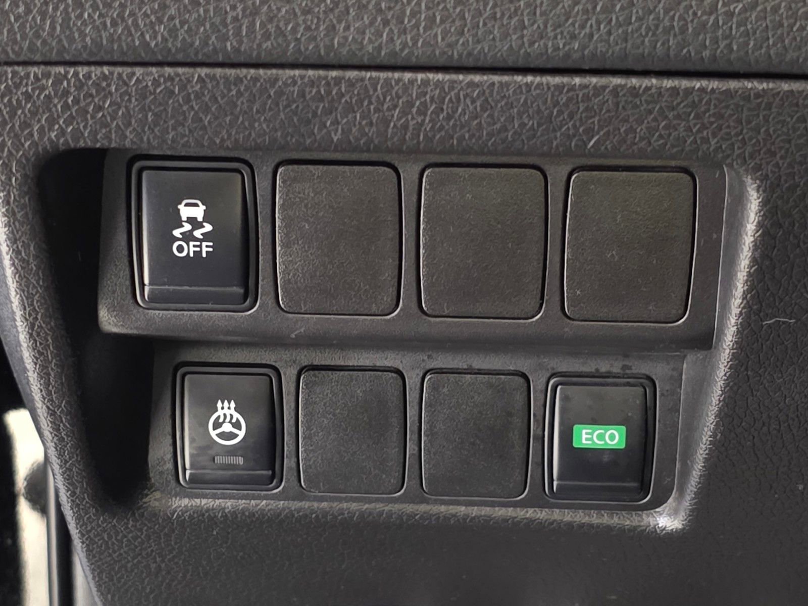 Used 2018  Nissan SV image 33