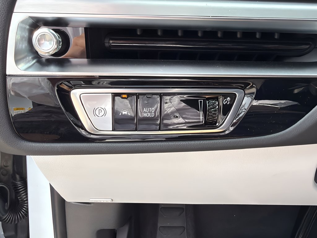 2027 Cadillac LYRIQ Luxury - Photo 15