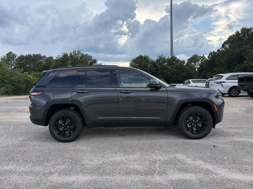 New 2026 Baltic Gray Metallic Clear-Coat Exterior Paint Jeep Altitude image 7