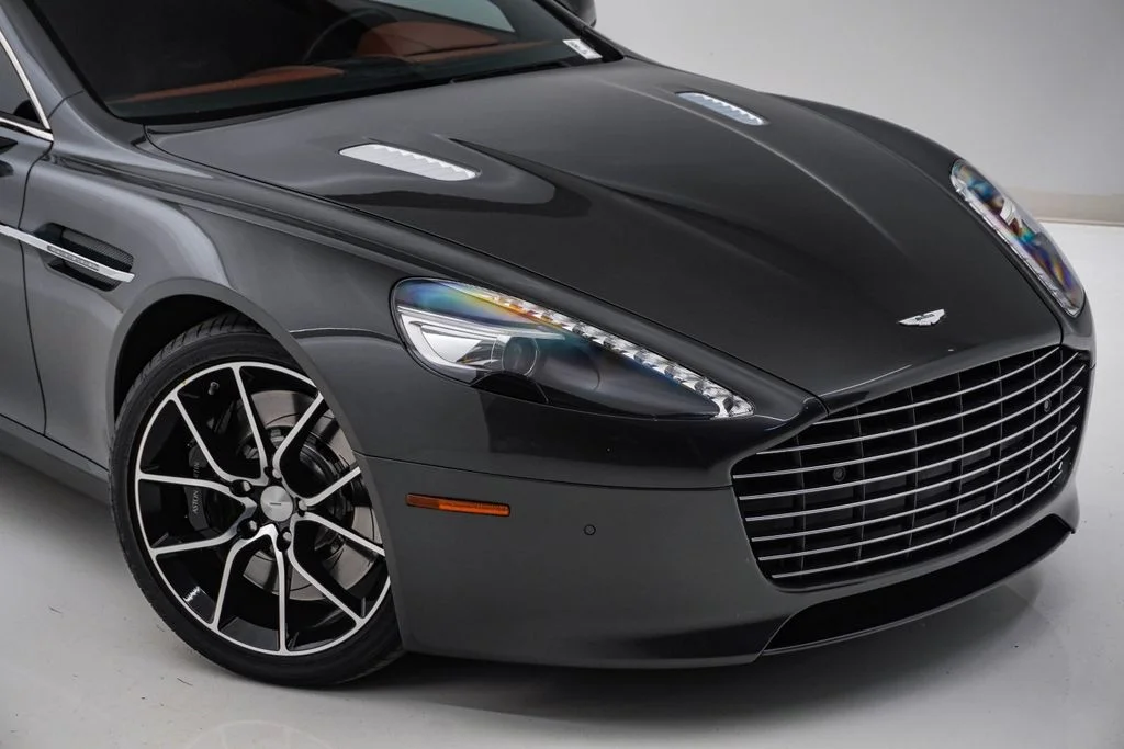 Used 2015 Meteorite Silver Aston Martin  image 4