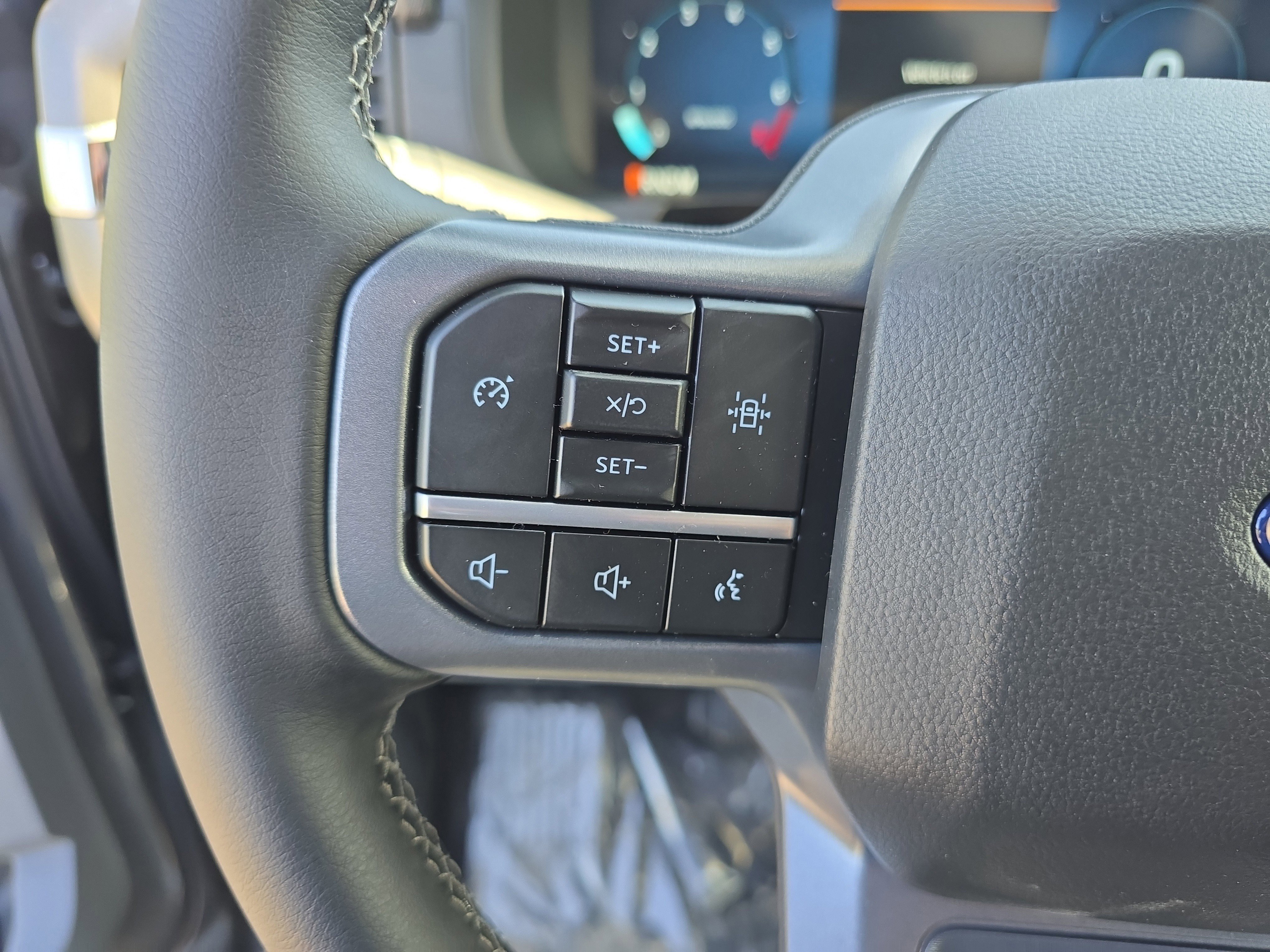 New 2026 Carbonized Gray Metallic Ford XLT image 16