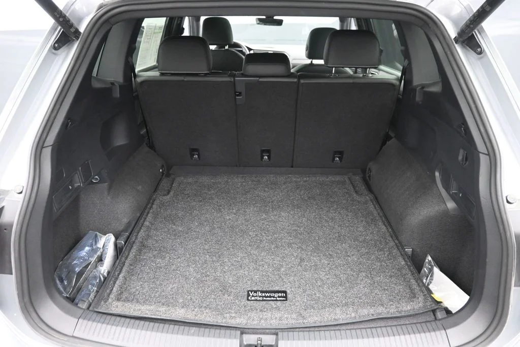 Used 2024 Silver Volkswagen 2.0T SE R-Line Black image 11
