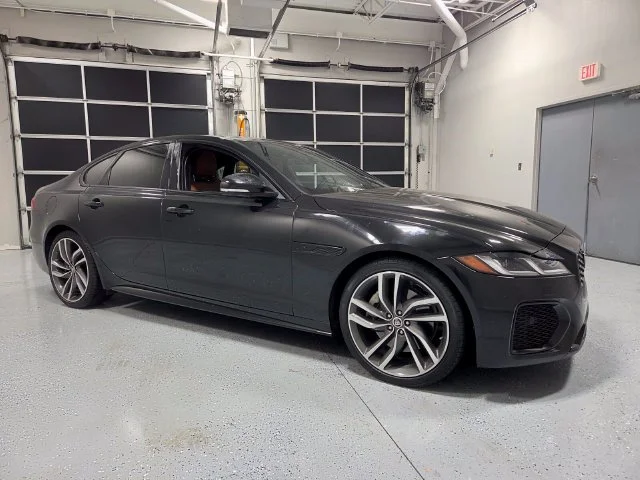 Used 2024 Black Jaguar R-Dynamic SE image 15