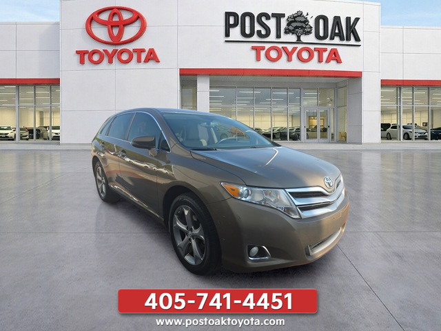 Used 2013 Gold Toyota LE image 9