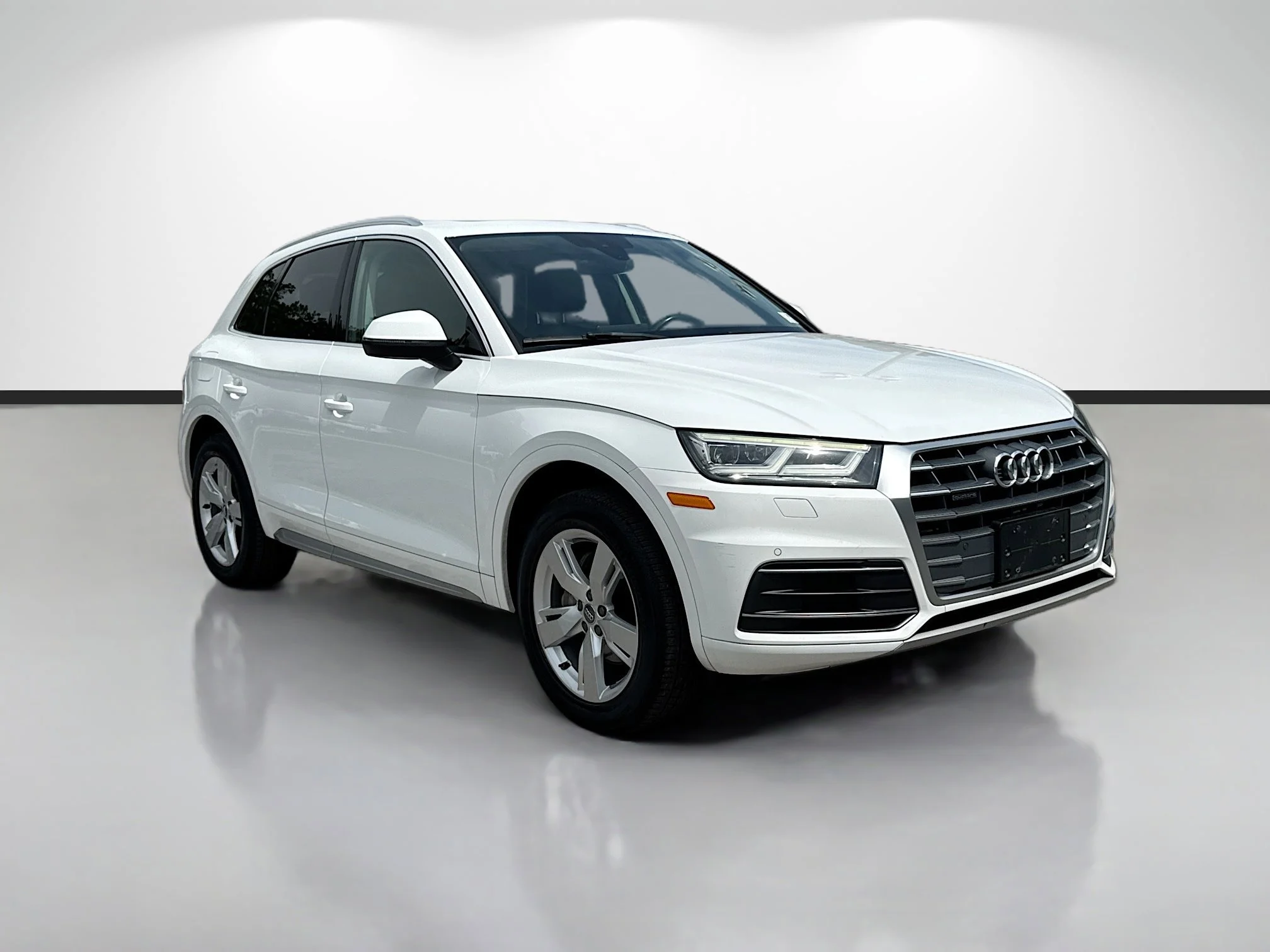 2019 Audi Q5 2.0T quattro S tronic Premium Plus's photo