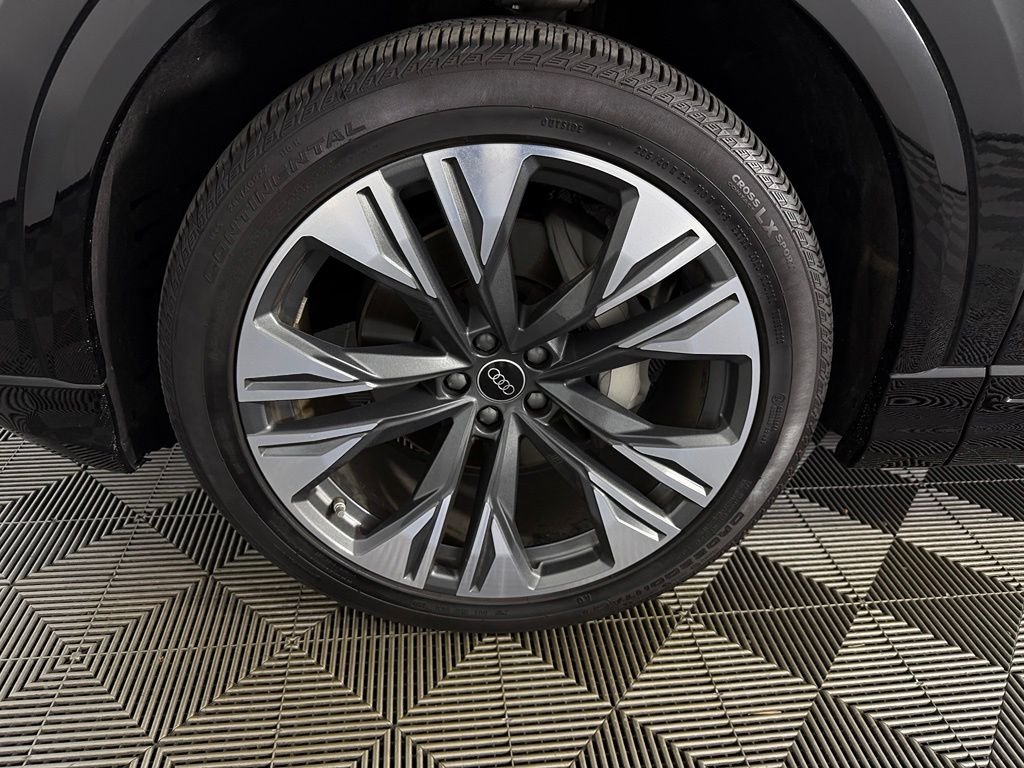 Used 2025 Black Metallic Audi 55 Premium quattro image 12