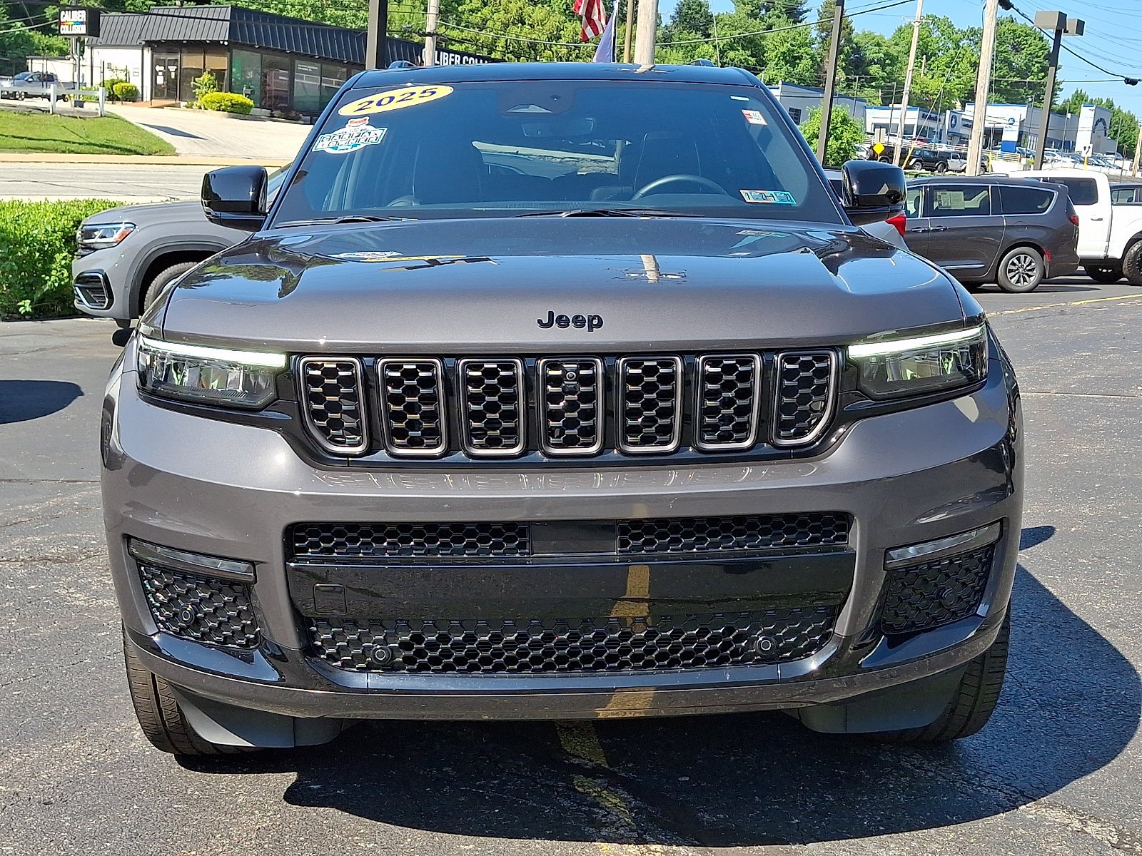 Certified Used 2025 Baltic Gray Metallic Clearcoat Jeep Summit image 2