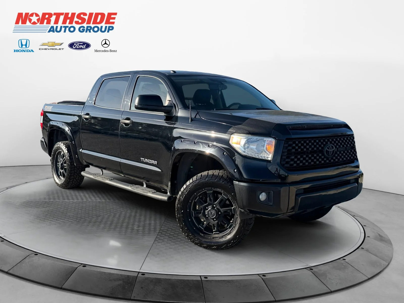 Used 2016 Black Toyota SR5 image 1