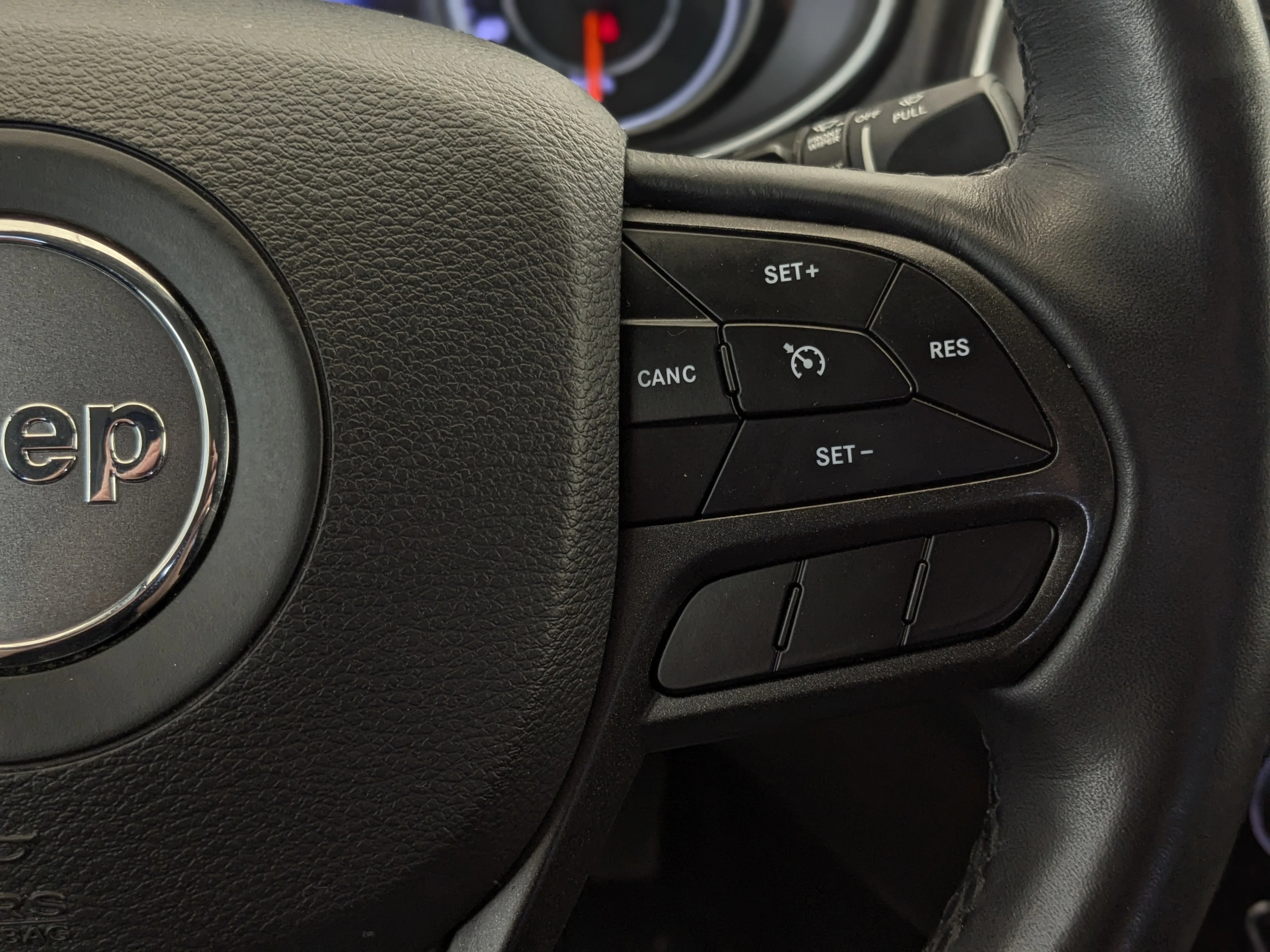 Used 2019 Grey Jeep Trailhawk Elite - Nappa Leather - Command View Sunroof - Trailer Tow - Heated & Cooled Seats image 18