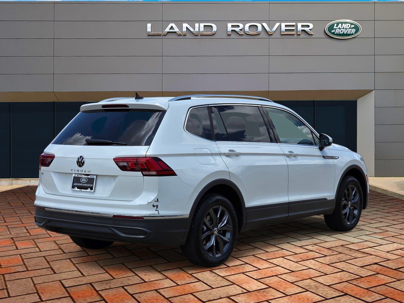 Used 2023 Opal White Pearl Volkswagen SE image 4