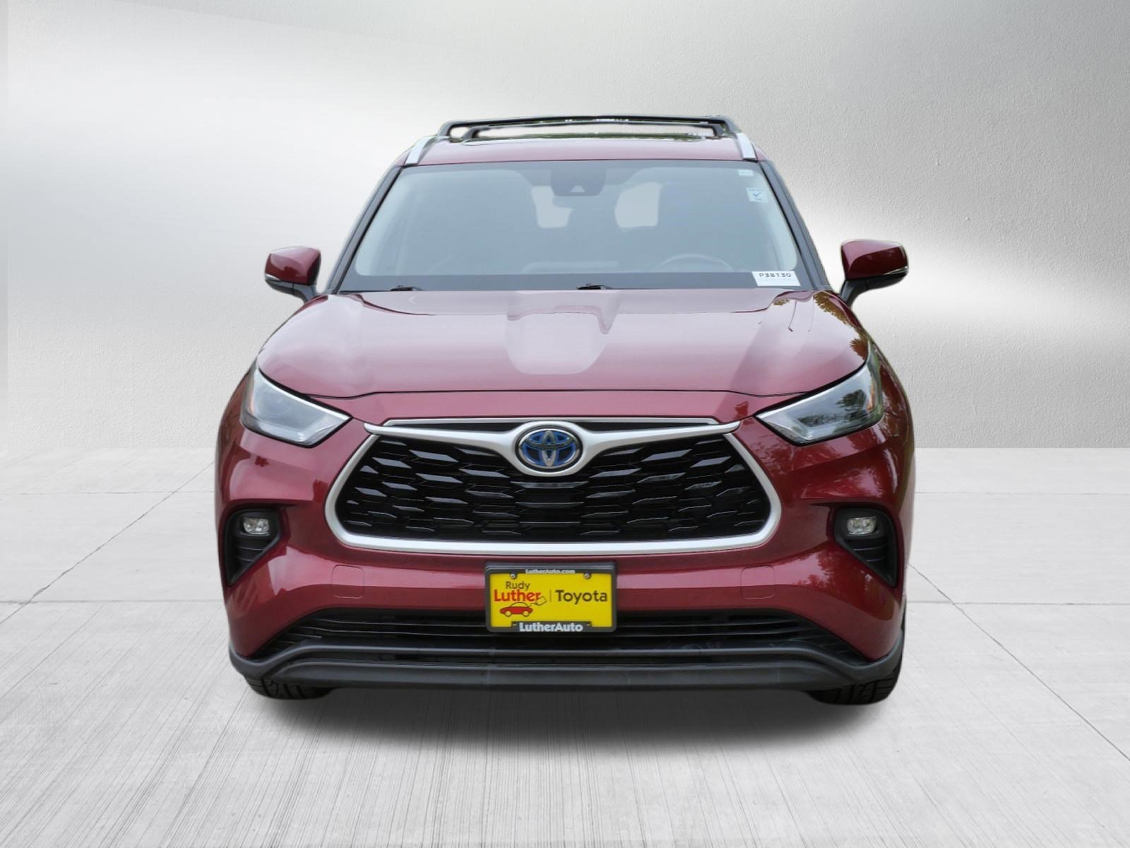 Used 2022 Toyota Highlander XLE with VIN 5TDGBRCH2NS549699 for sale in Golden Valley, Minnesota
