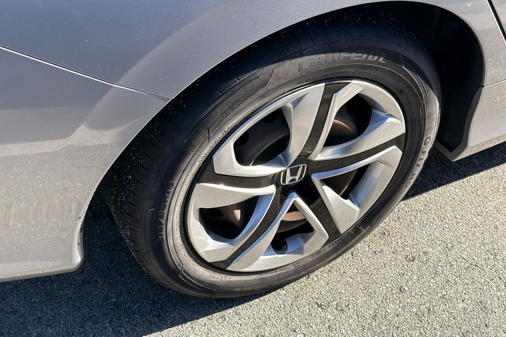 Used 2017 Lunar Silver Metallic Honda LX image 3