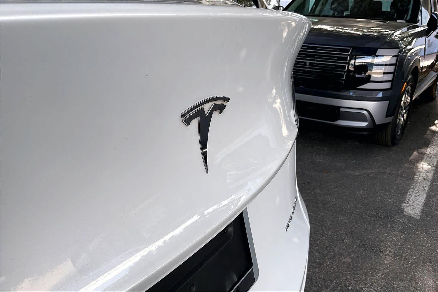 Used 2023 Pearl White Multi-Coat Tesla  image 30
