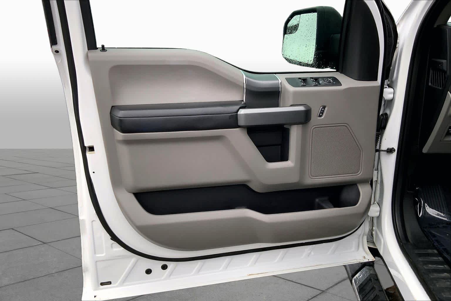 Used 2018 Oxford White Ford XLT image 19