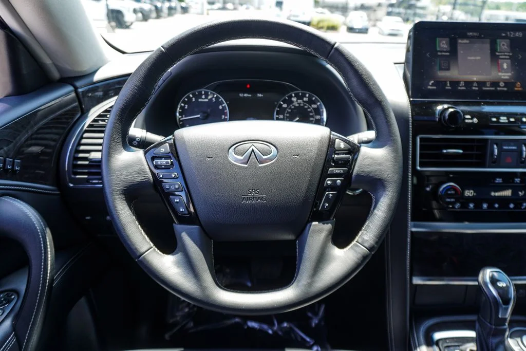 Used 2023 White INFINITI LUXE image 14