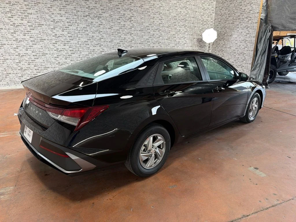 New 2026 Abyss Black Hyundai SE image 7
